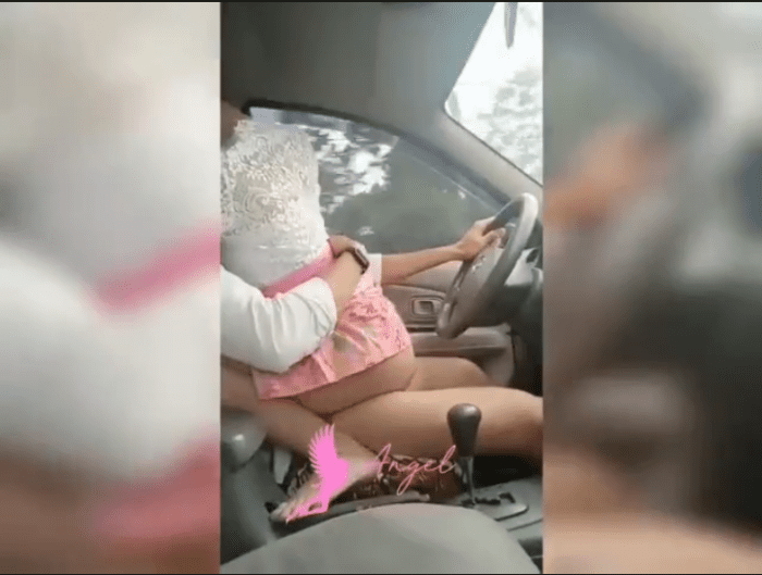 Cewe Pake Baju Adat Bali Bawa Mobil