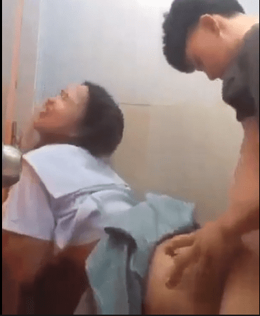 Nonton Bokep Masih SMP Berani Ngentot Di Kamar Mandi